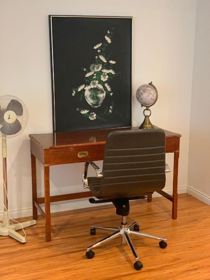 Beautiful Modern Suite ノースバンクーバー エクステリア 写真