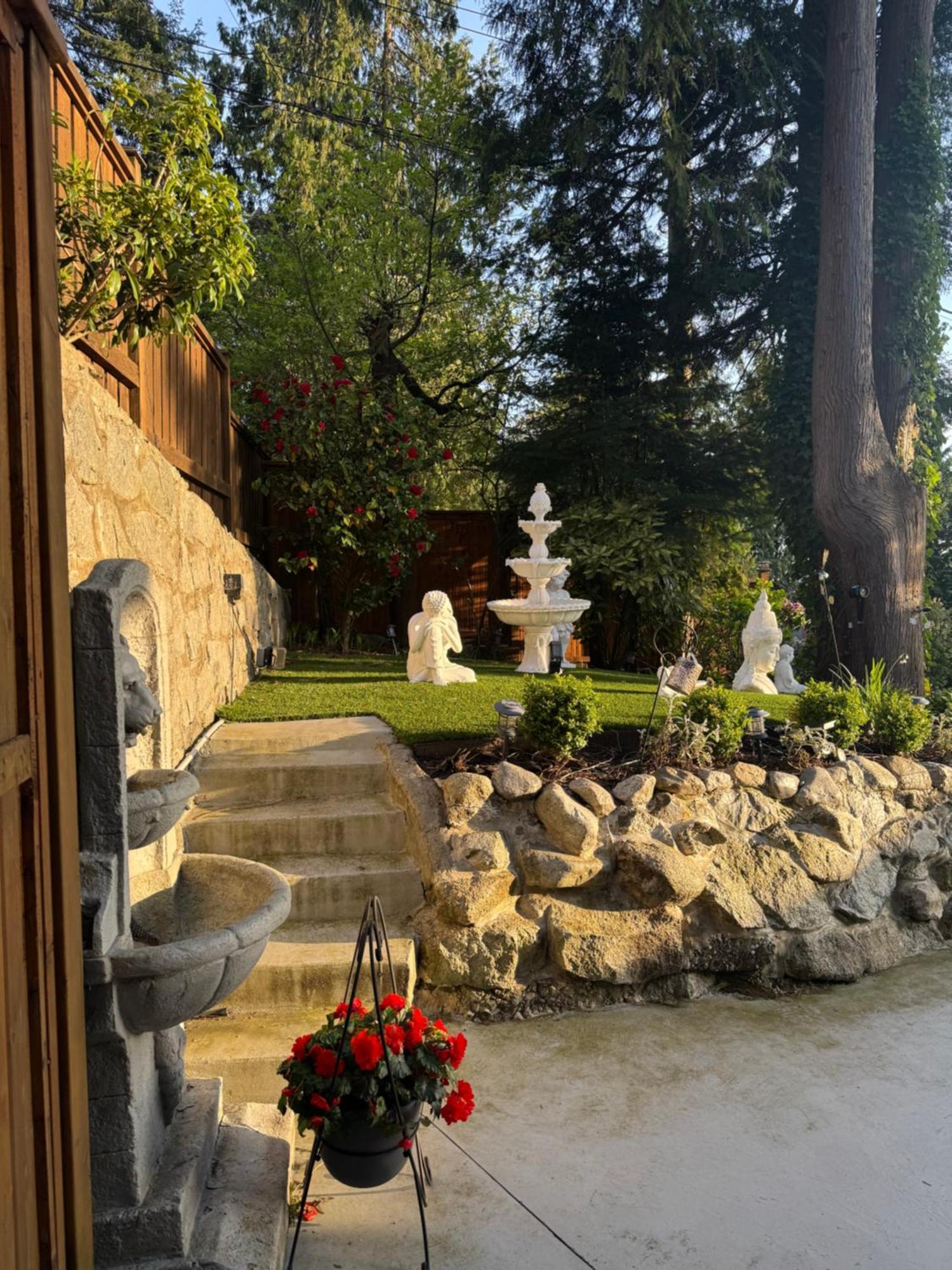 Beautiful Modern Suite ノースバンクーバー エクステリア 写真