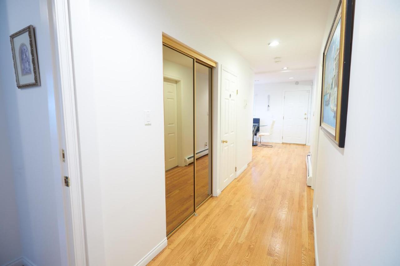 Beautiful Modern Suite ノースバンクーバー エクステリア 写真
